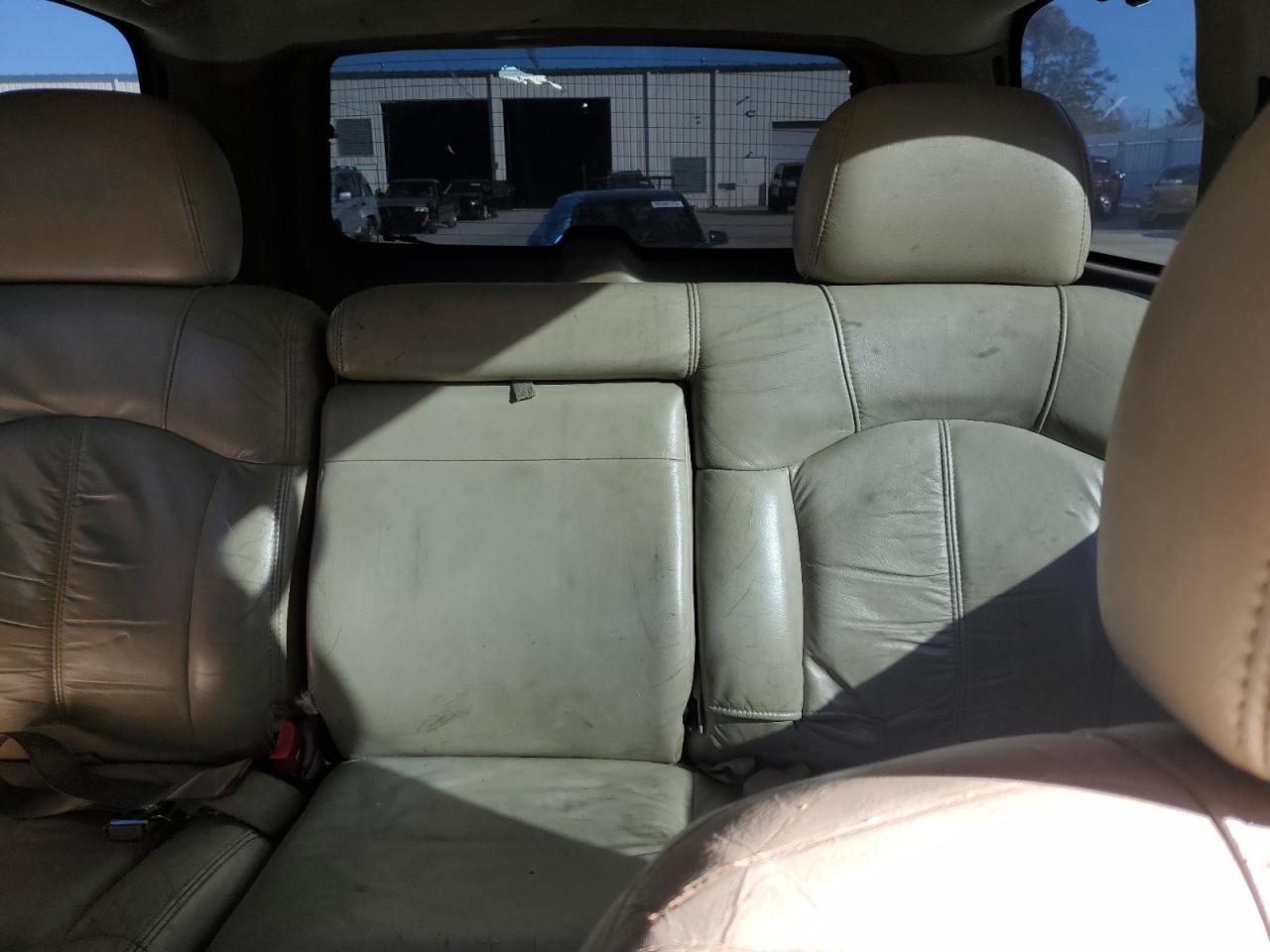 2001 Chevrolet Tahoe - Image 10