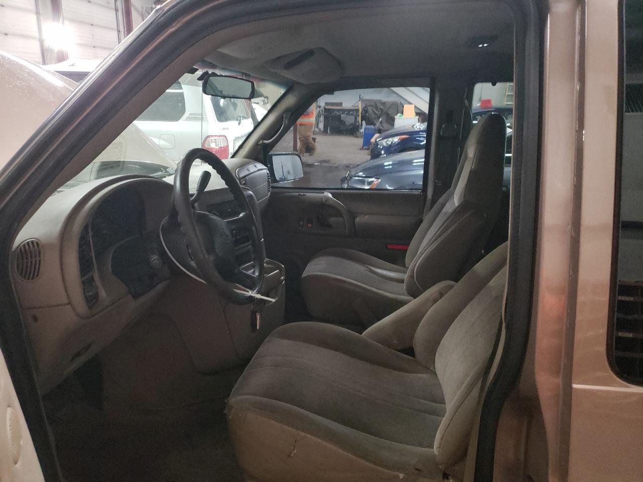 2003 Chevrolet Astro - Image 7