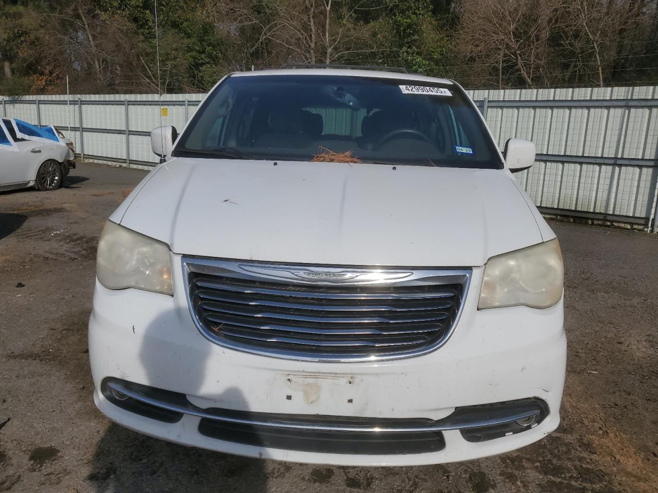 2014 Chrysler Town & Country - Image 5