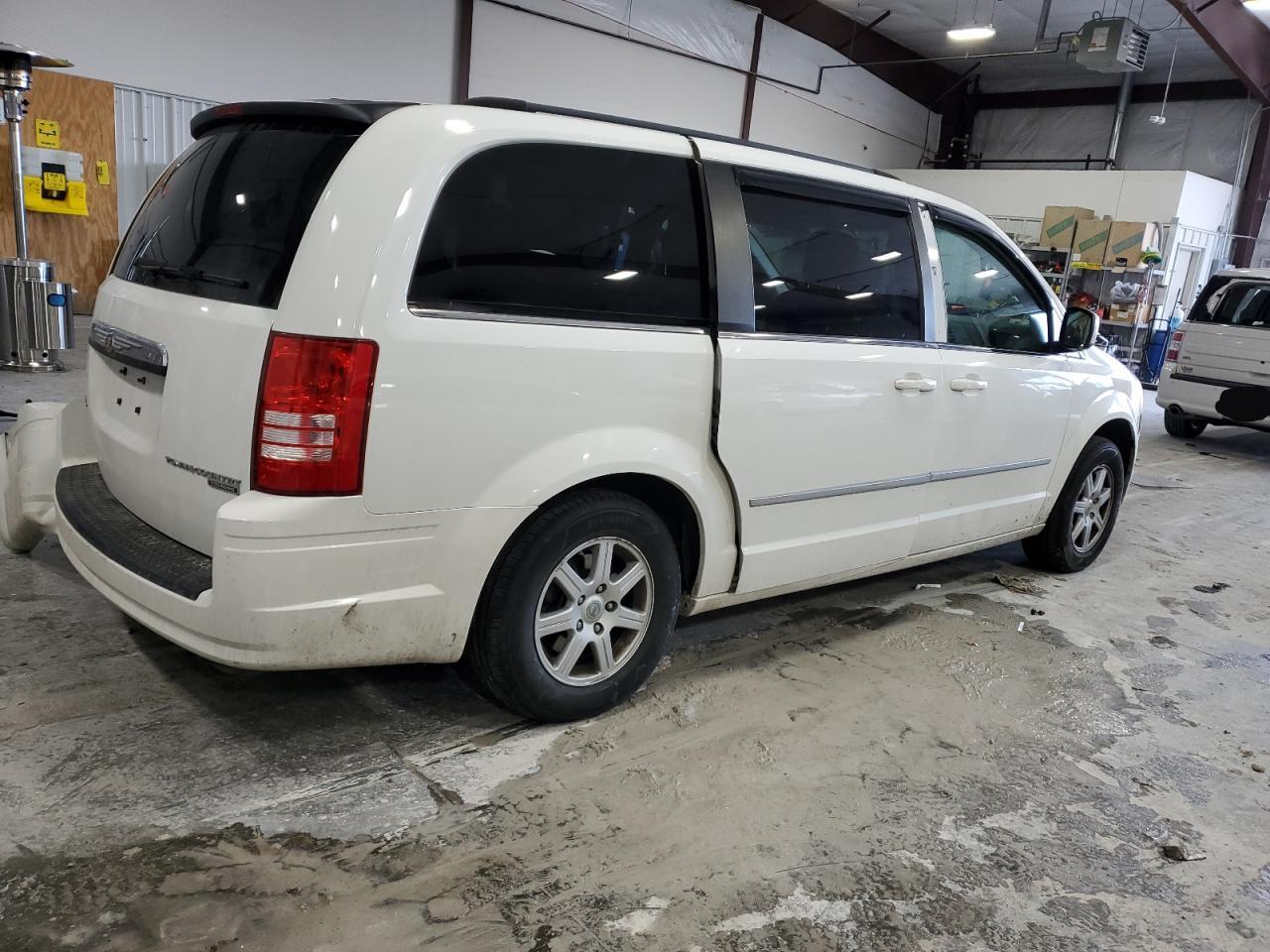 2010 Chrysler Town & Country - Image 3