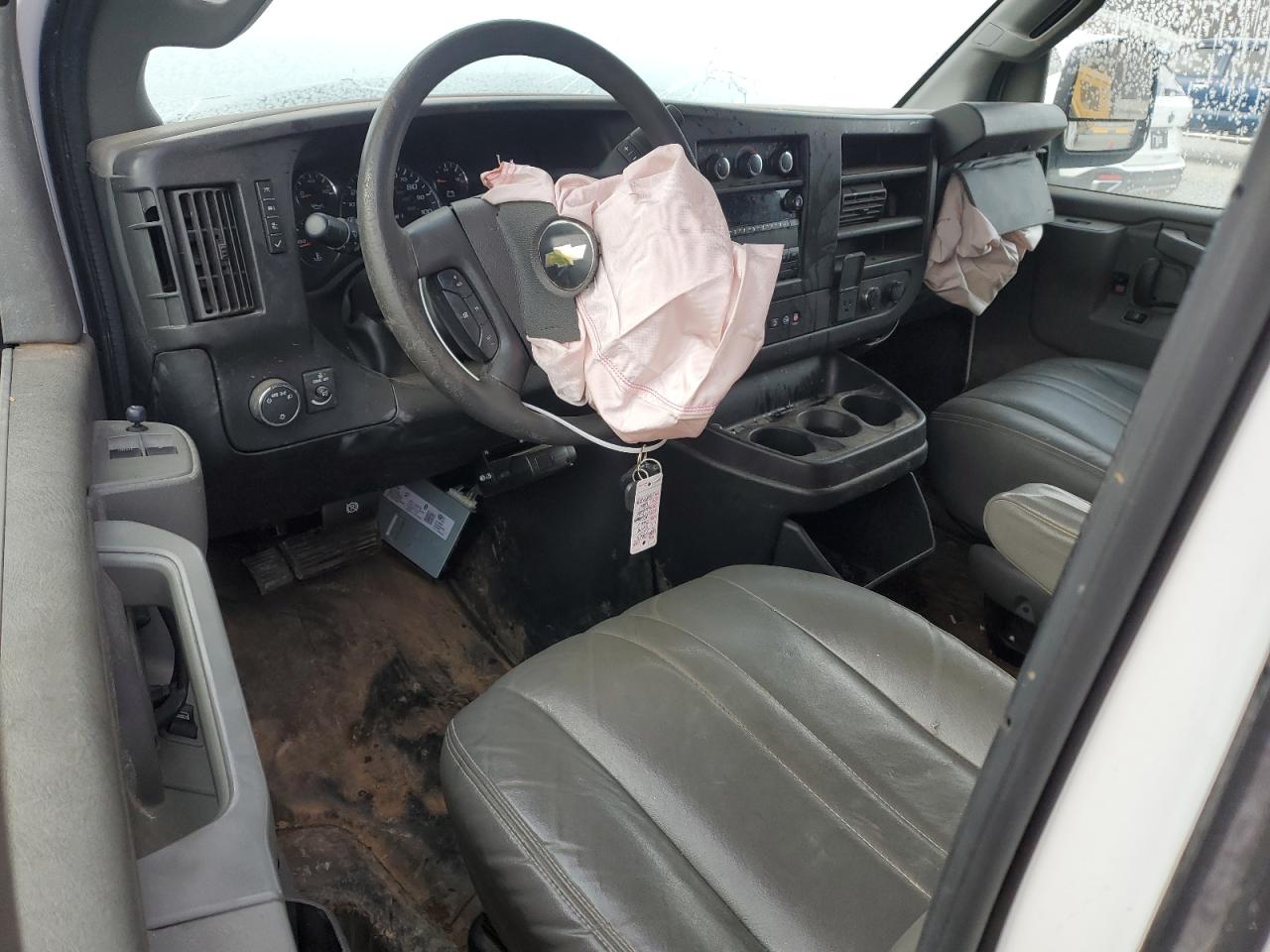 2018 Chevrolet Express - Image 8
