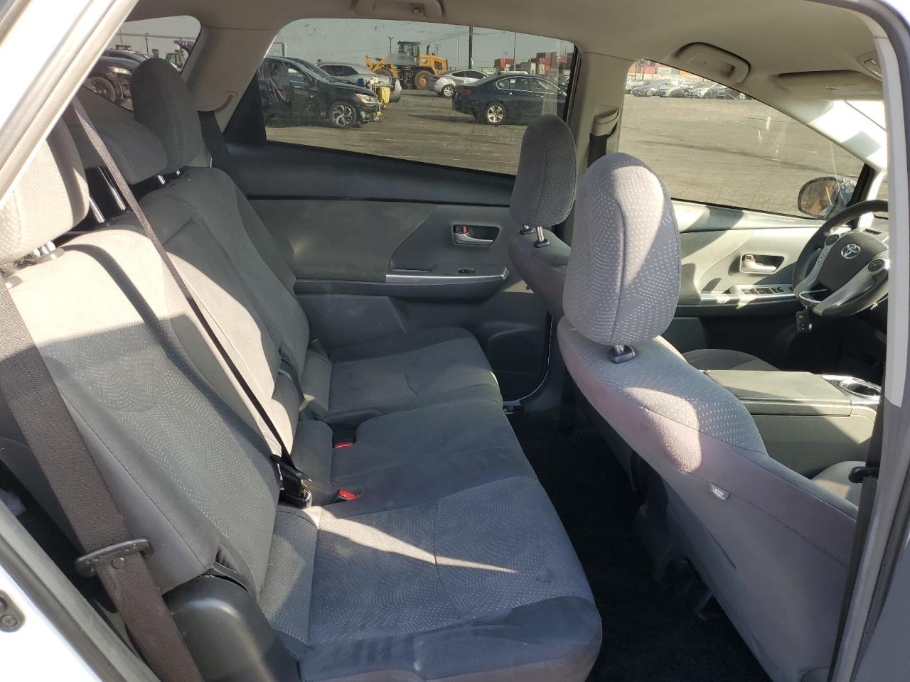 2012 Toyota Prius - Image 10