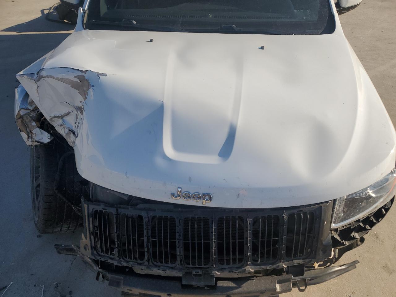 2015 Jeep Grand Cherokee - Image 12