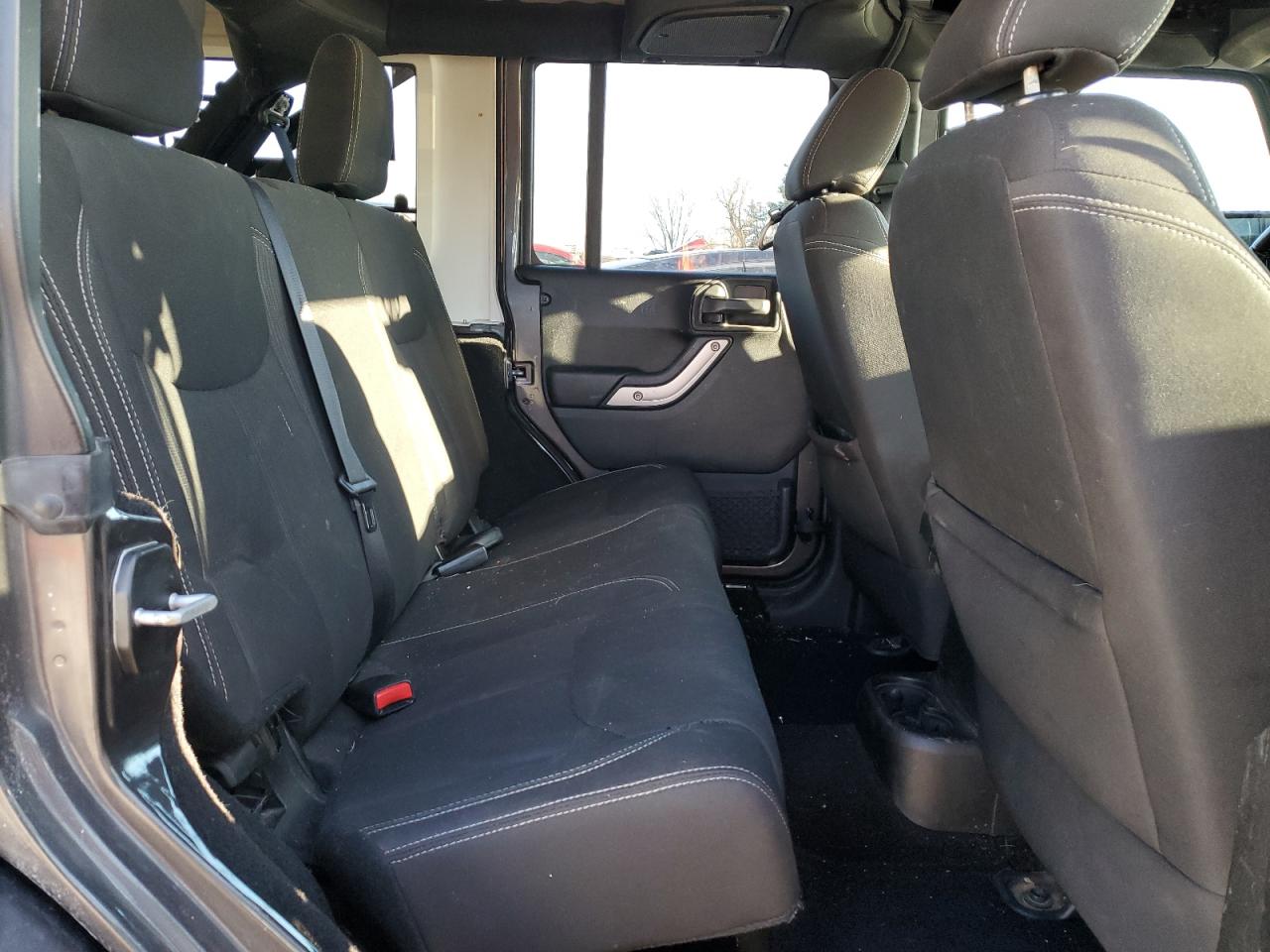 2016 Jeep Wrangler - Image 10
