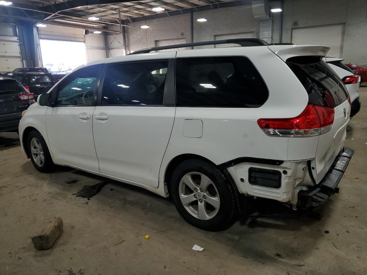 2011 Toyota Sienna - Image 2