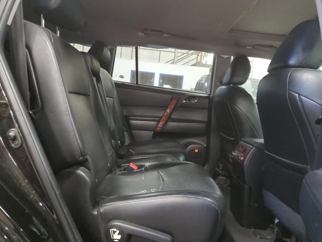 2013 Toyota Highlander - Image 11