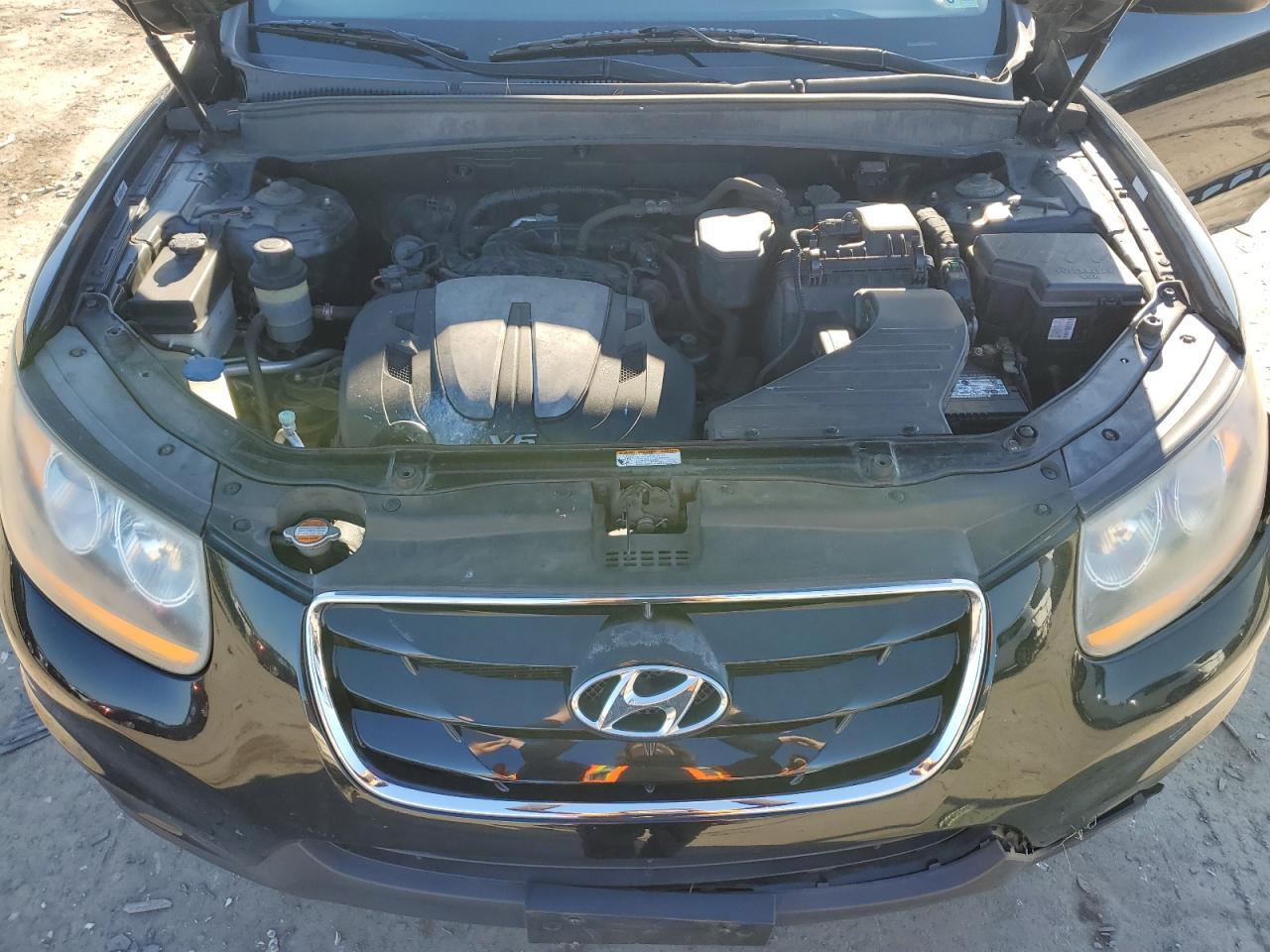 2011 Hyundai Santa Fe - Image 13