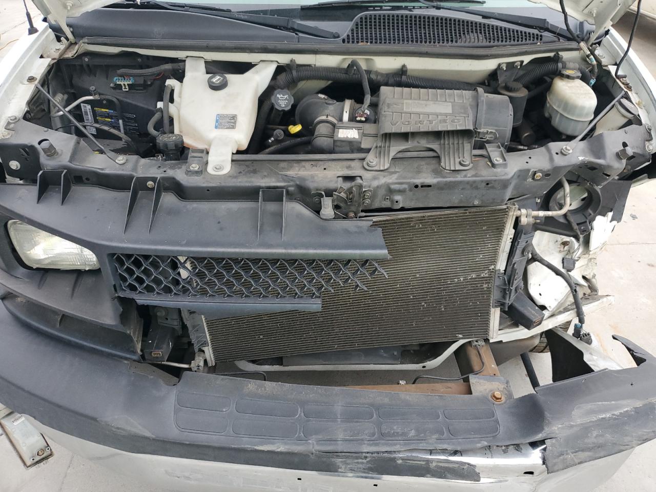 2010 Chevrolet Express - Image 11