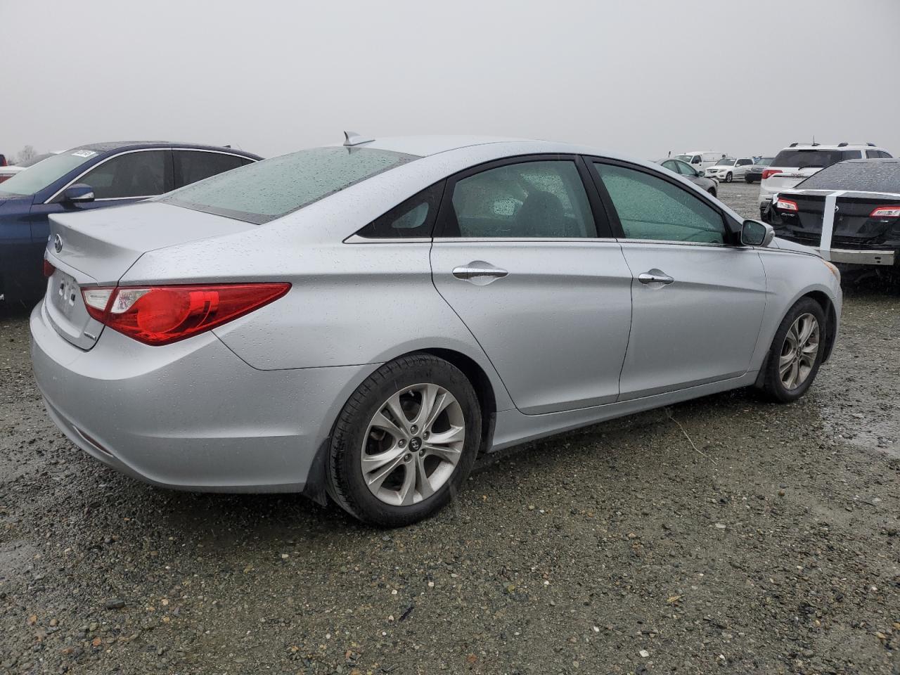 2013 Hyundai Sonata - Image 3