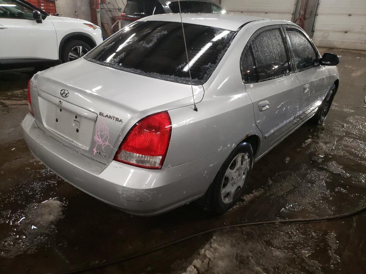 2001 Hyundai Elantra - Image 3
