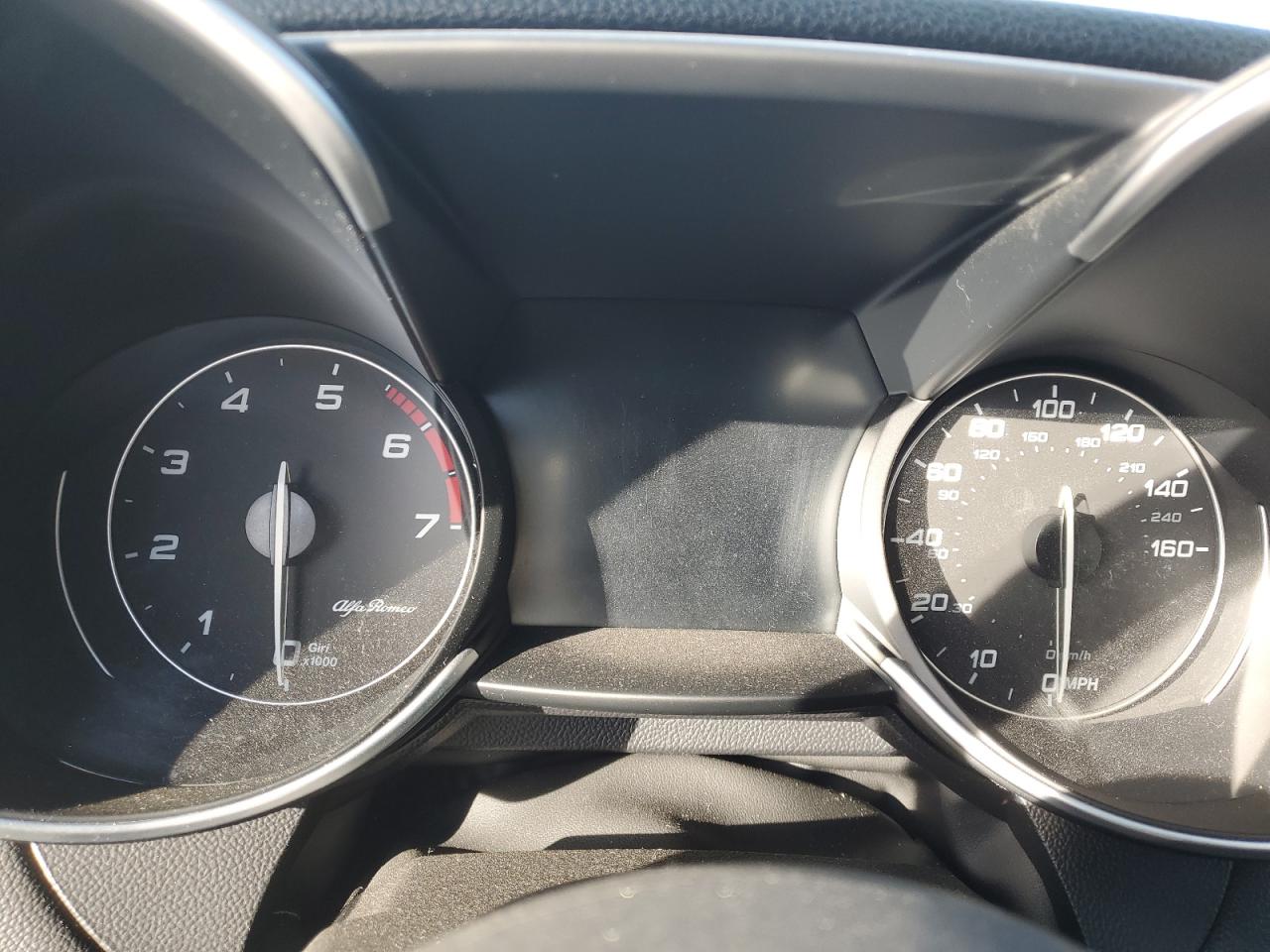 2018 Alfa Romeo Giulia - Image 9