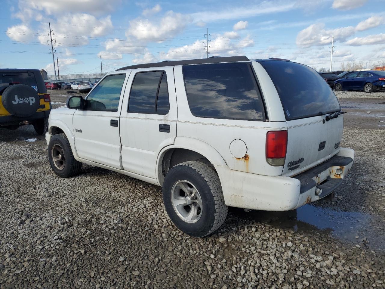 1999 Oldsmobile Bravada - Image 2