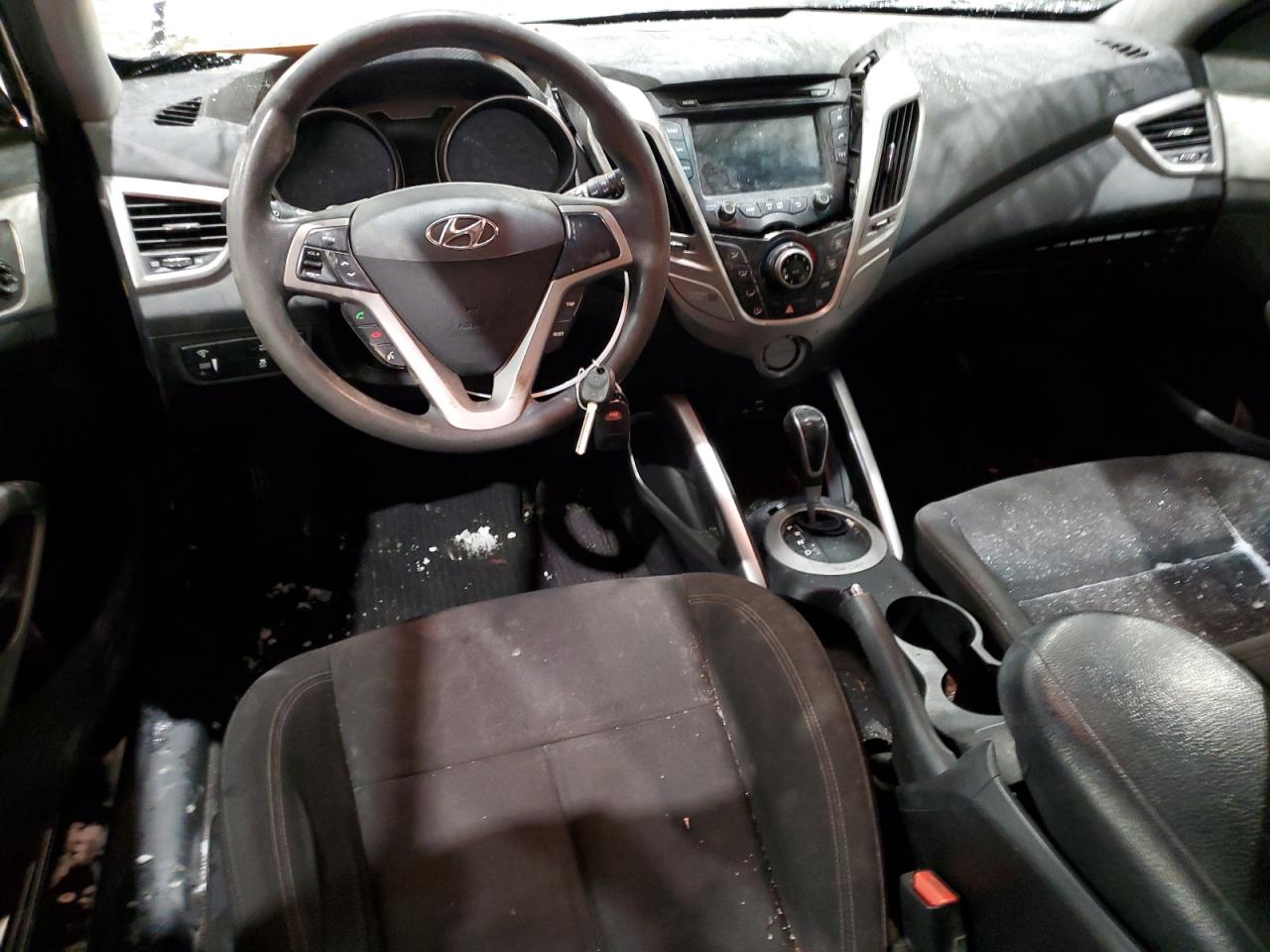2016 Hyundai Veloster - Image 8