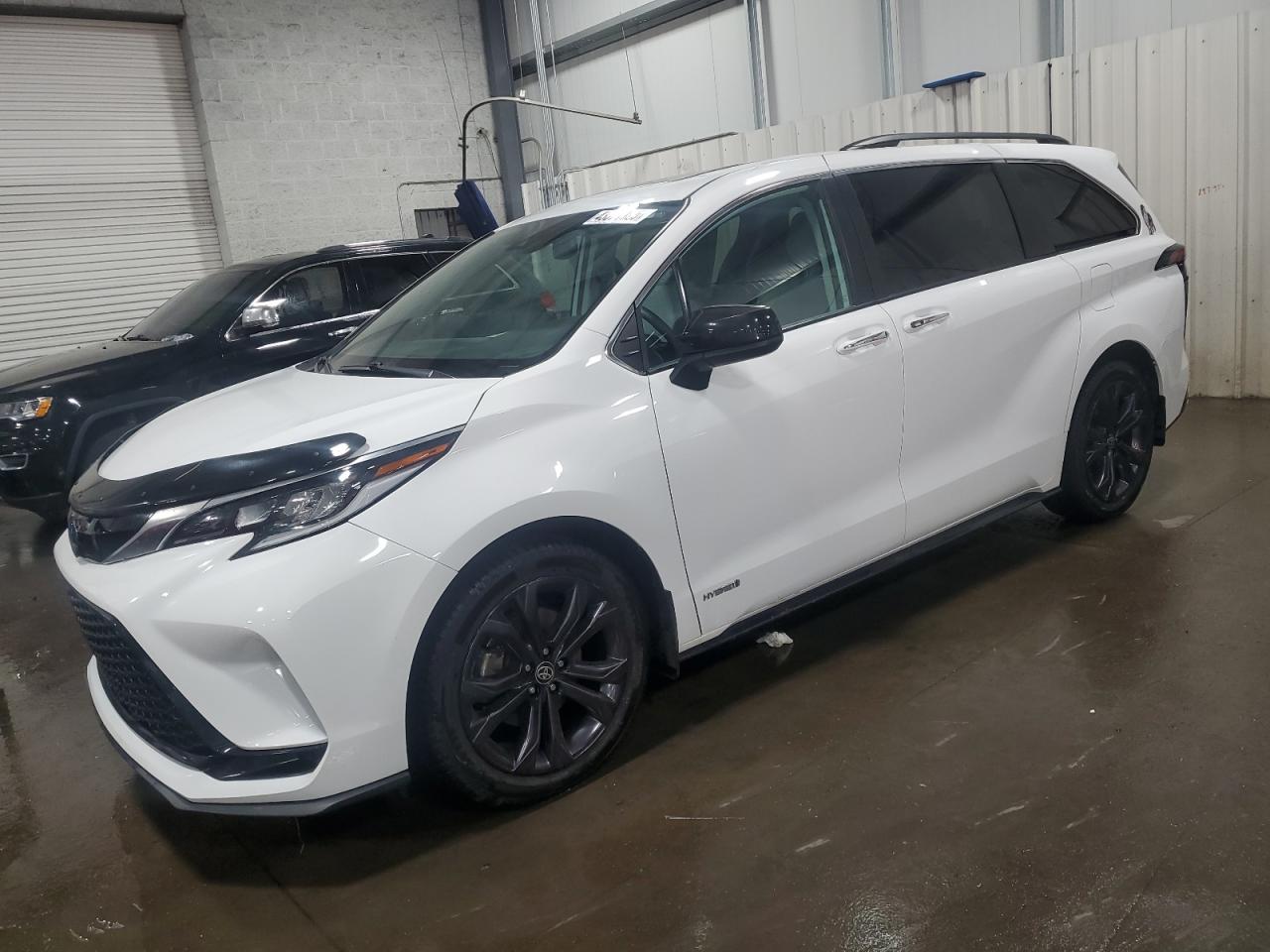 2021 Toyota Sienna - Image 1