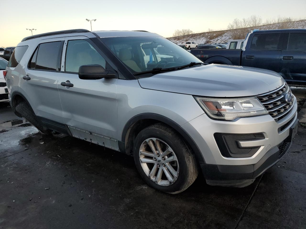 2017 Ford Explorer - Image 4