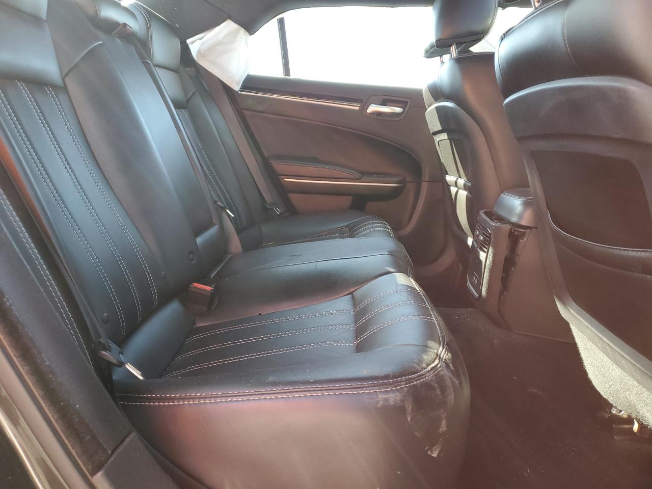 2021 Chrysler 300 - Image 10
