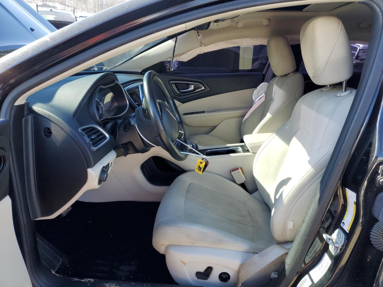 2016 Chrysler 200 - Image 7