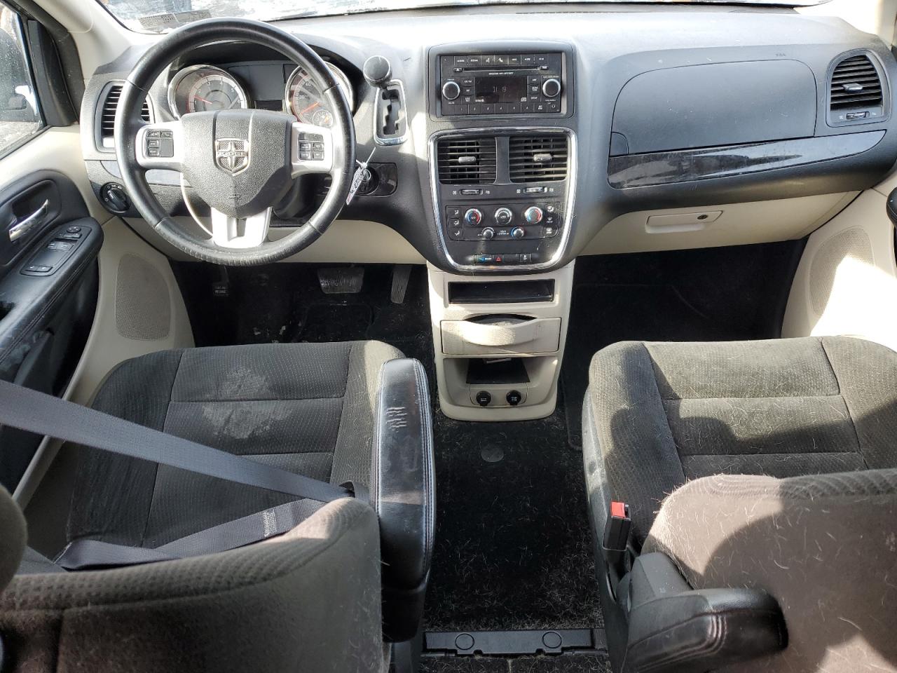 2017 Dodge Caravan - Image 8