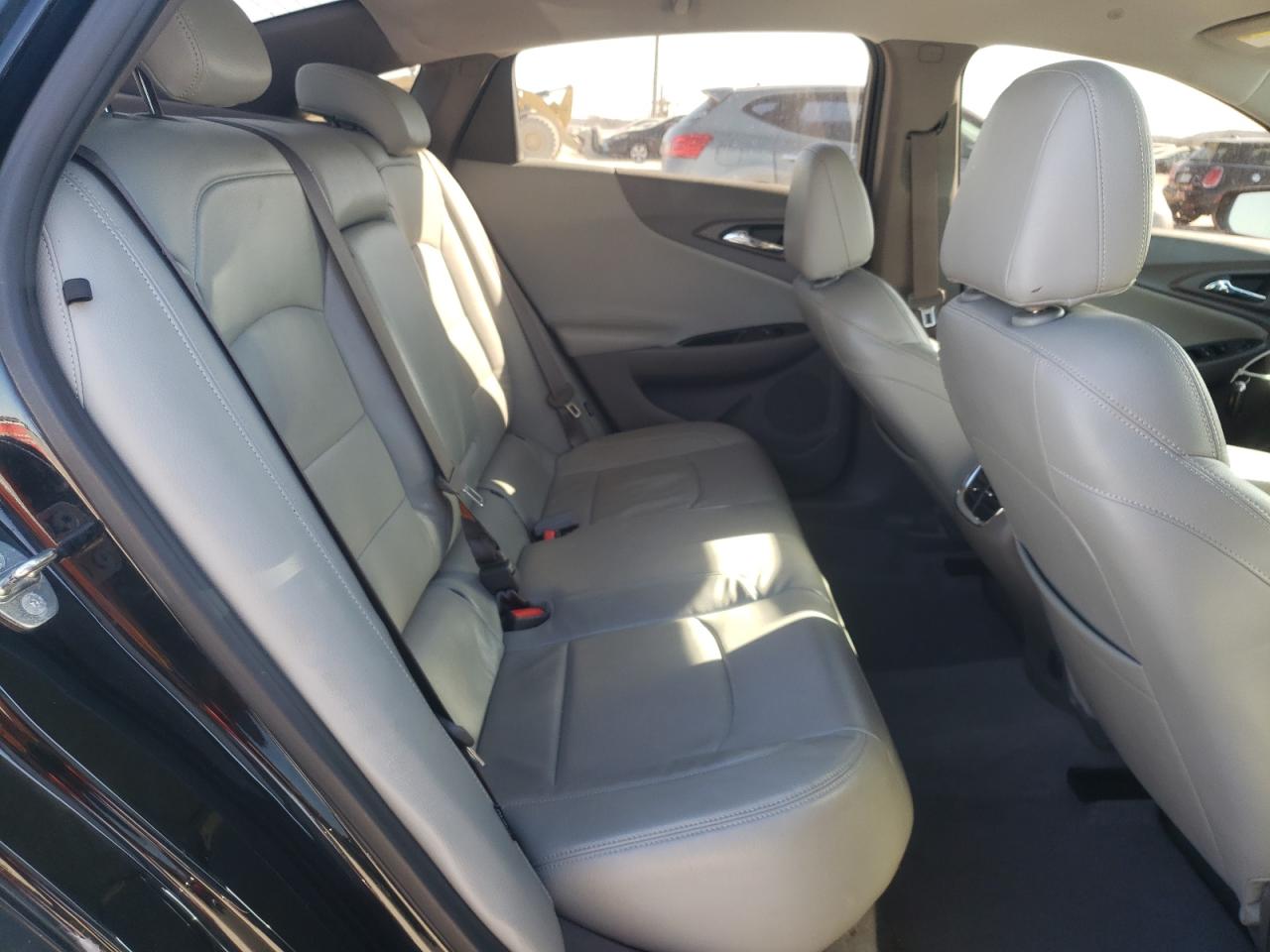 2017 Chevrolet Malibu - Image 10