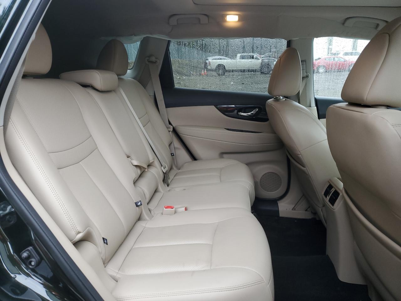 2018 Nissan Rogue - Image 11