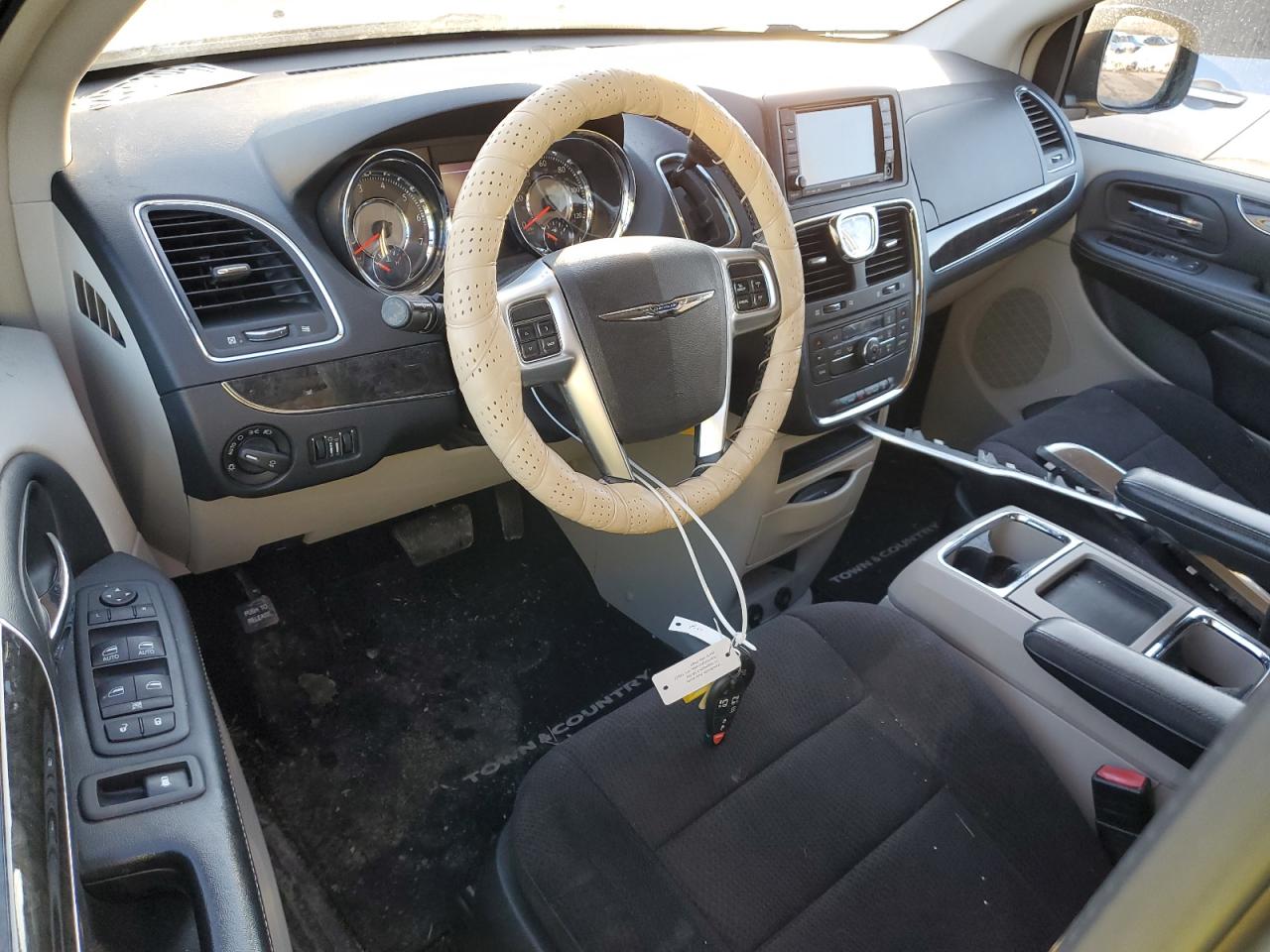 2011 Chrysler Town & Country - Image 8