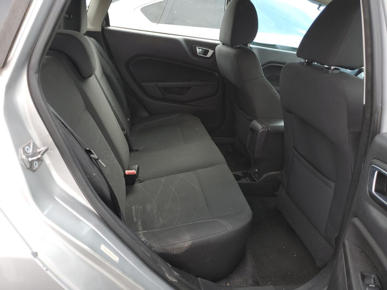 2015 Ford Fiesta - Image 11