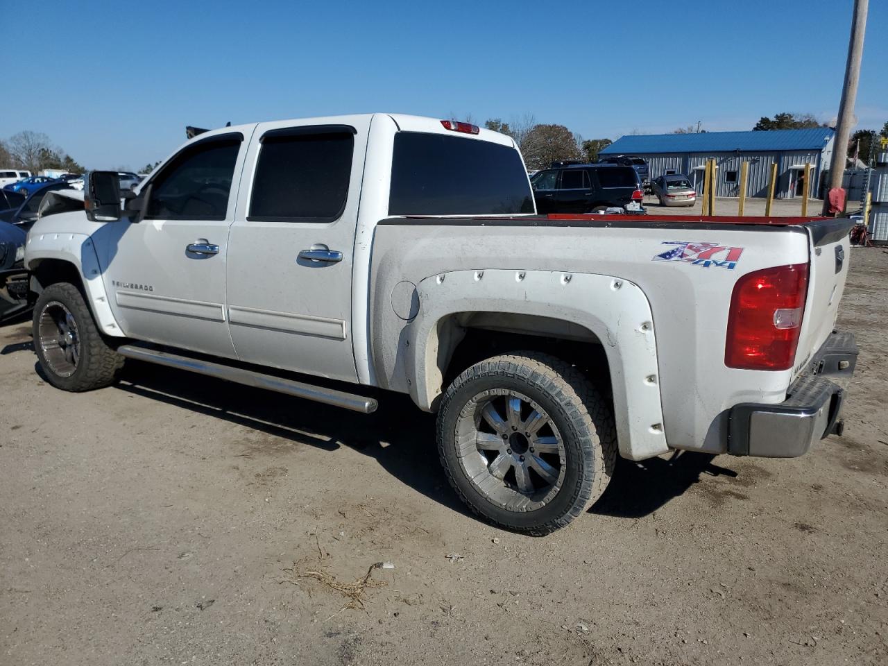 2009 Chevrolet Silverado - Image 2