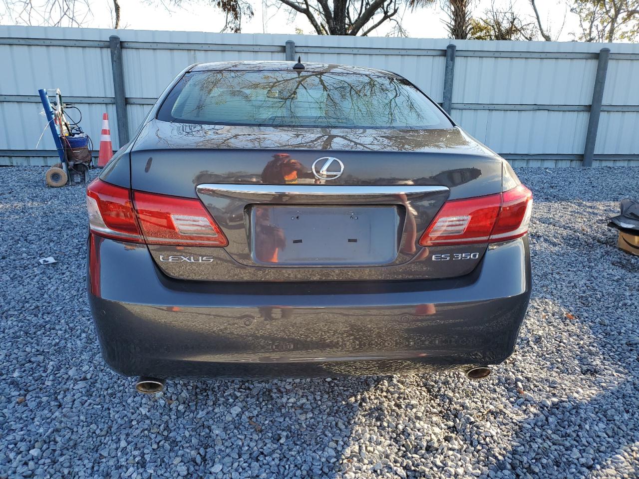 2010 Lexus ES - Image 6