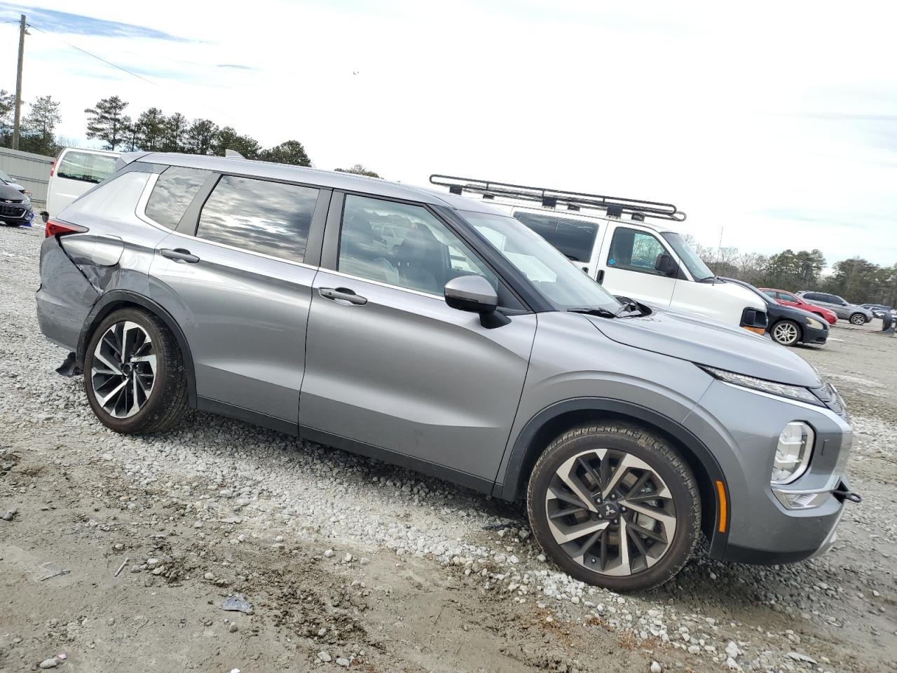 2024 Mitsubishi Outlander - Image 4
