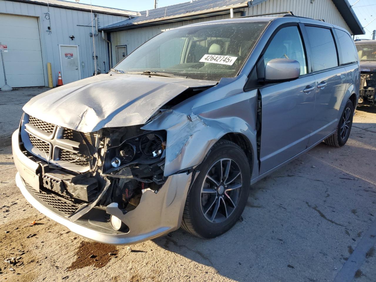 2018 Dodge Caravan - Image 1