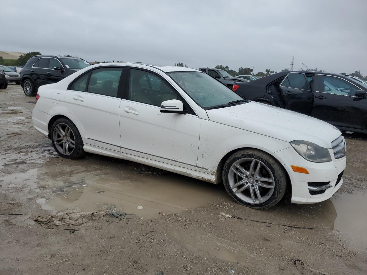 VIN WDDGF4HB3DR297718 2013 MERCEDES-BENZ C-CLASS no.4