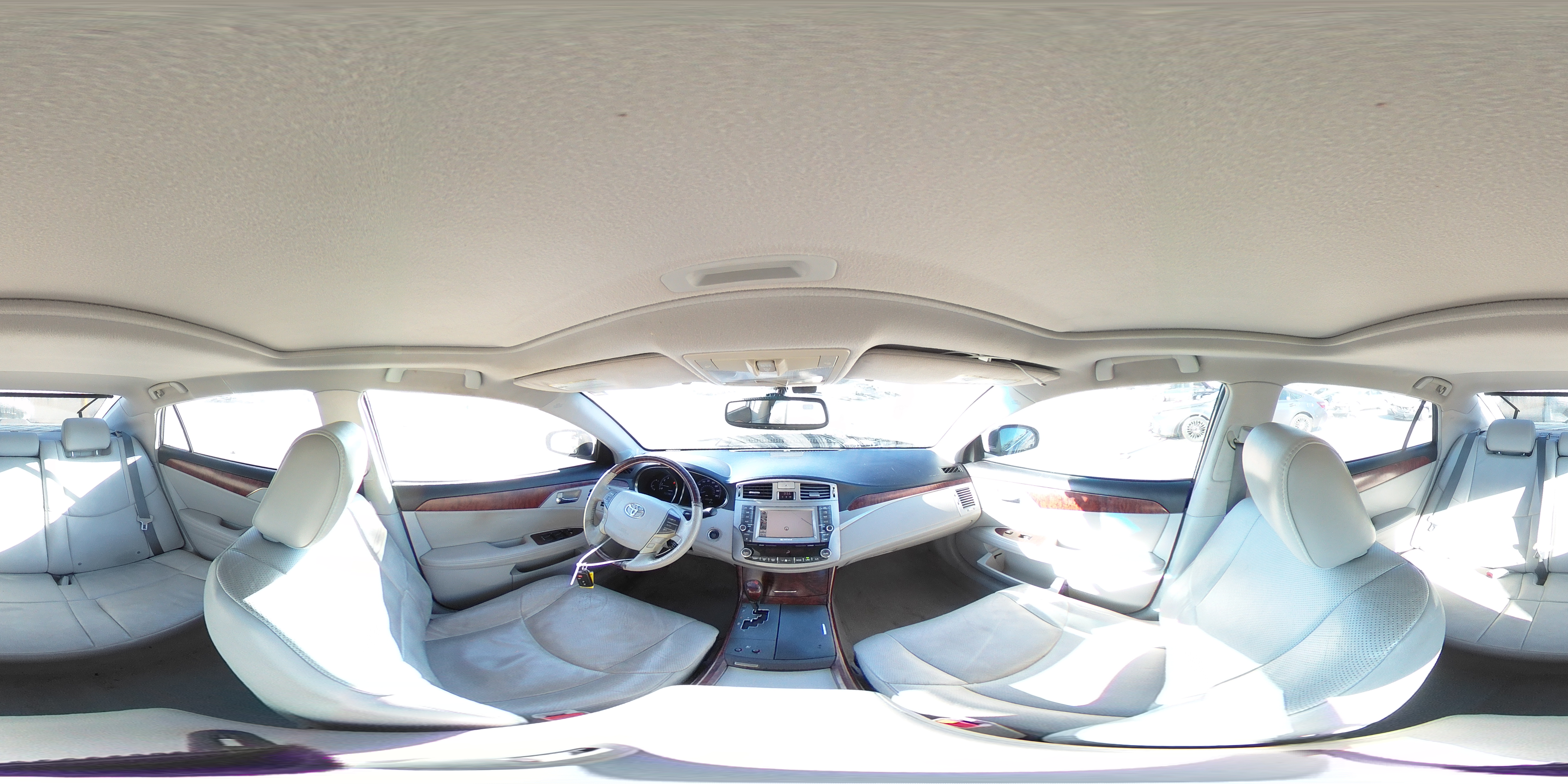 2012 Toyota Avalon - Image 13