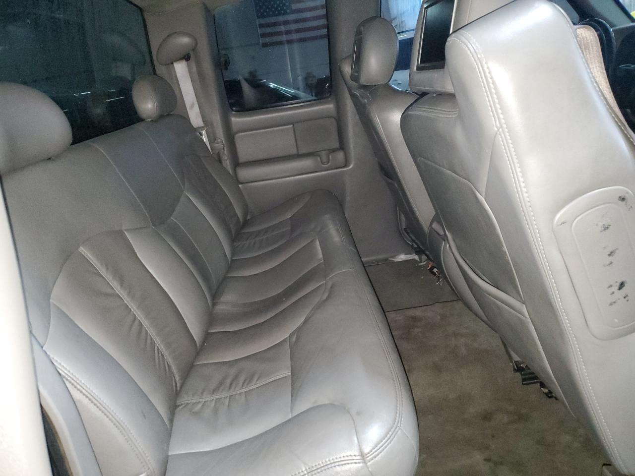 2000 Chevrolet Silverado - Image 10