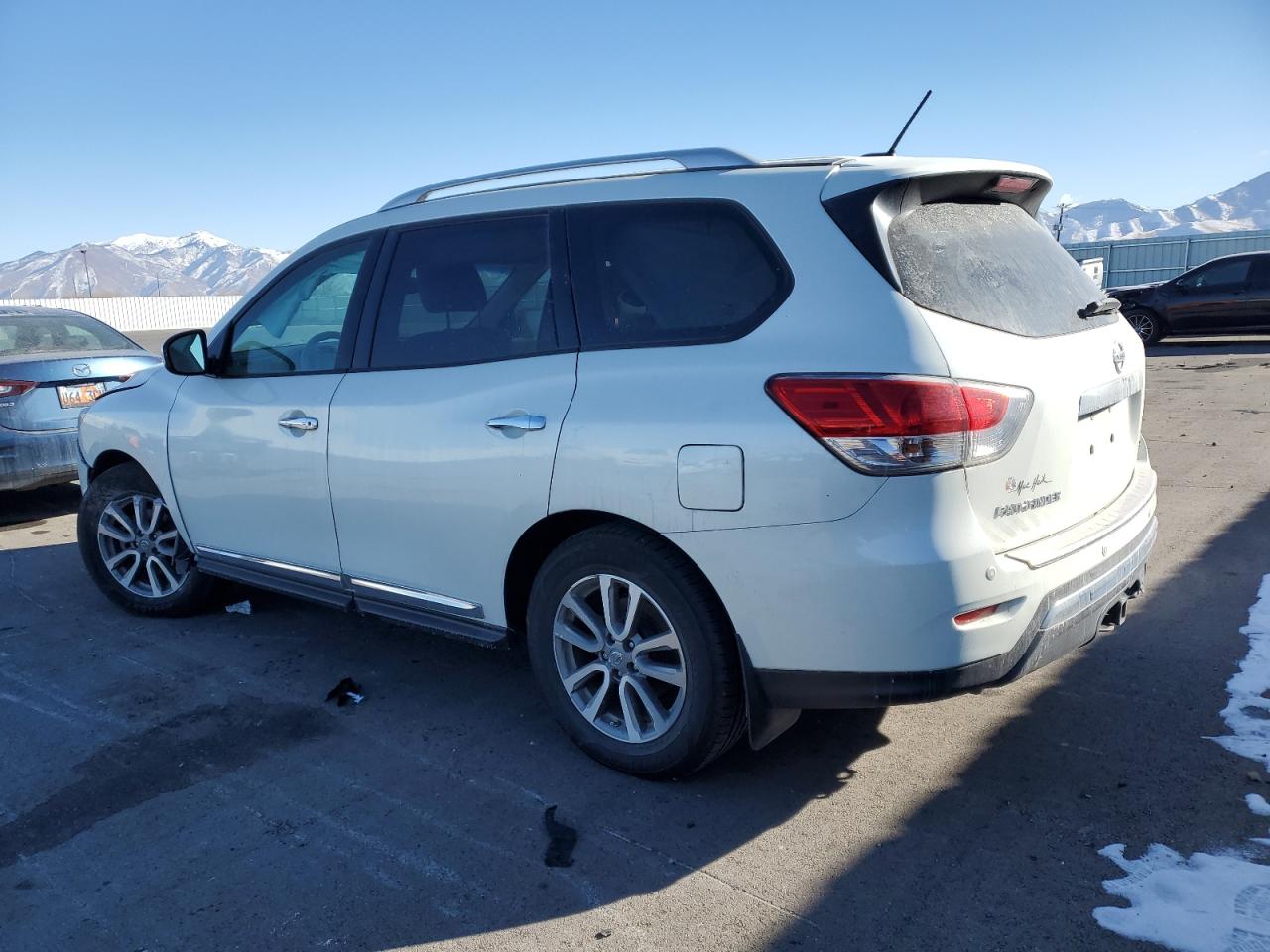2015 Nissan Pathfinder - Image 2