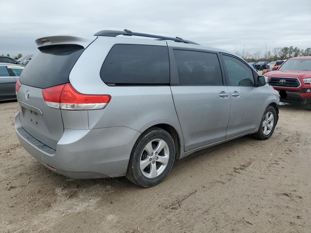 2014 Toyota Sienna - Image 3
