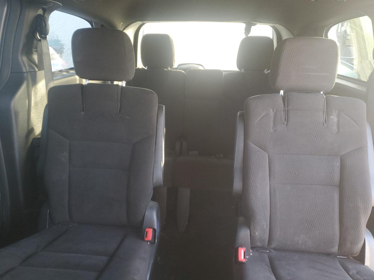 2017 Dodge Caravan - Image 10