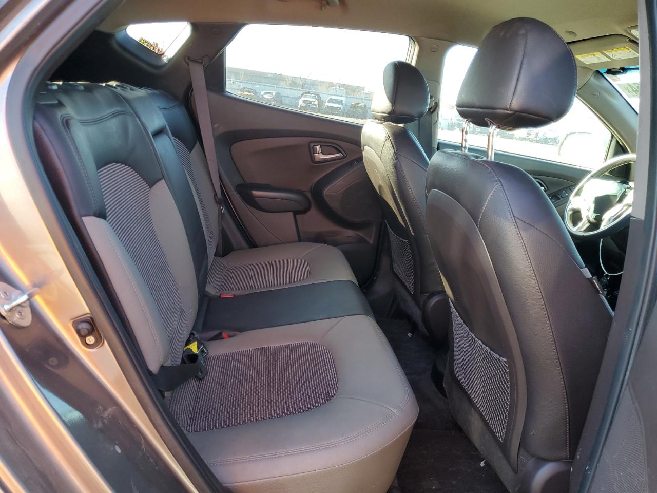 2012 Hyundai Tucson - Image 11