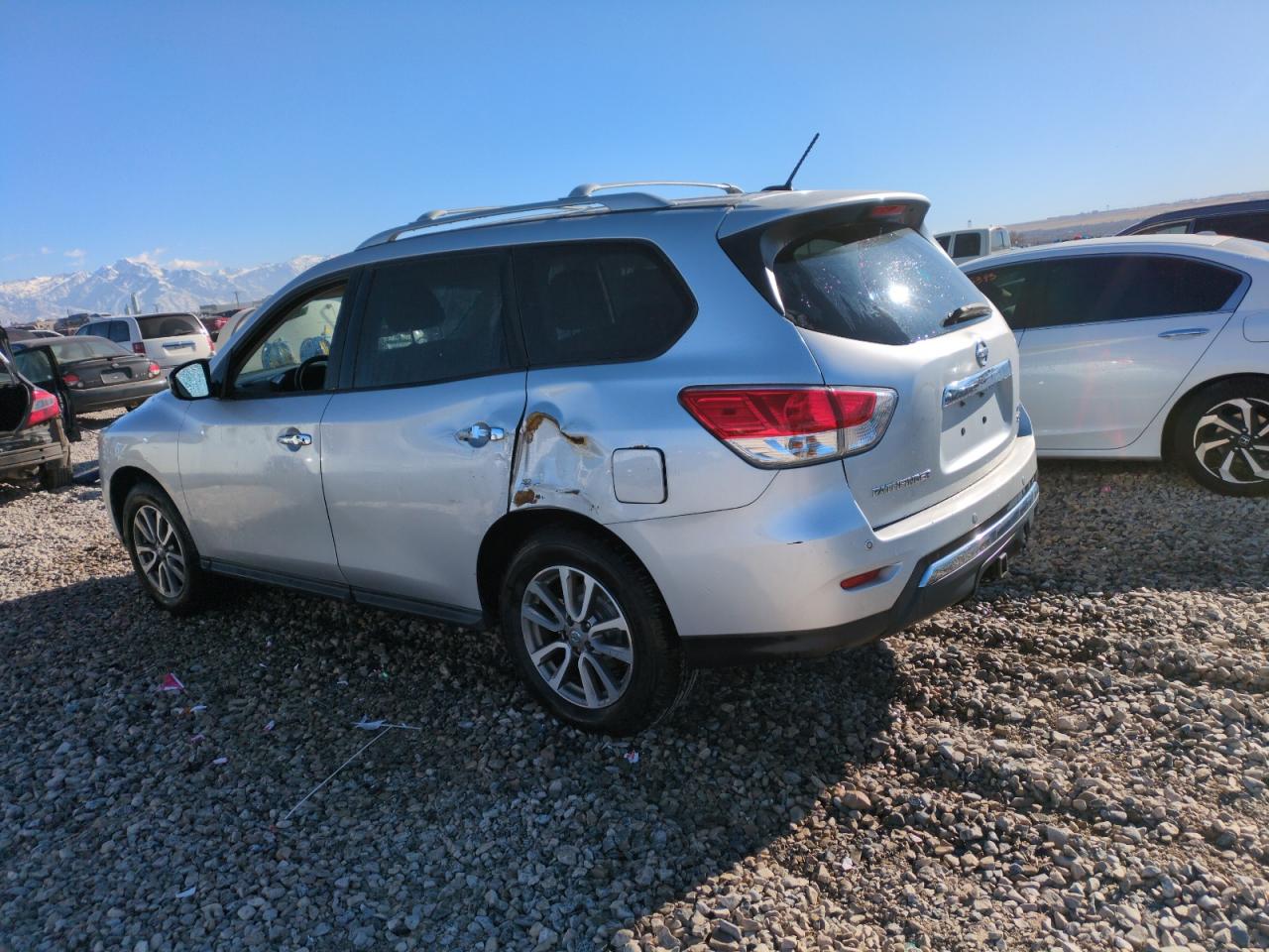 2013 Nissan Pathfinder - Image 2