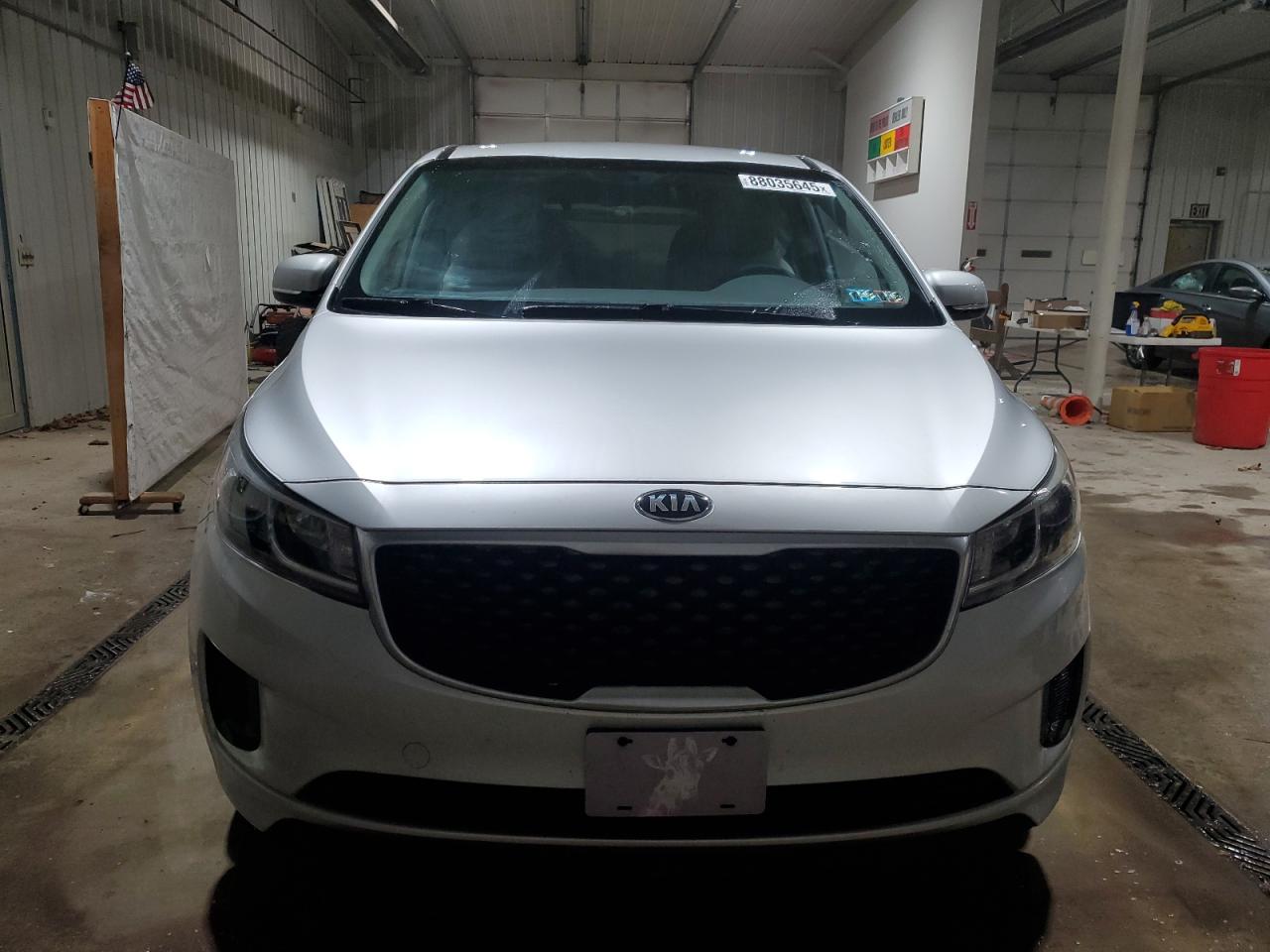 2017 Kia Sedona - Image 5