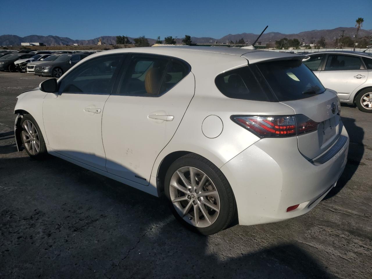 VIN JTHKD5BH1D2158725 2013 LEXUS CT 200 no.2