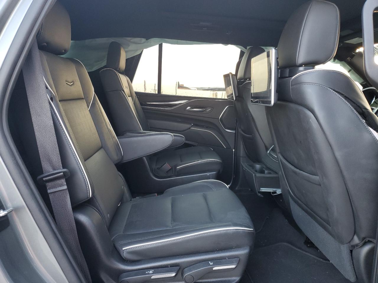 2021 Cadillac Escalade - Image 11