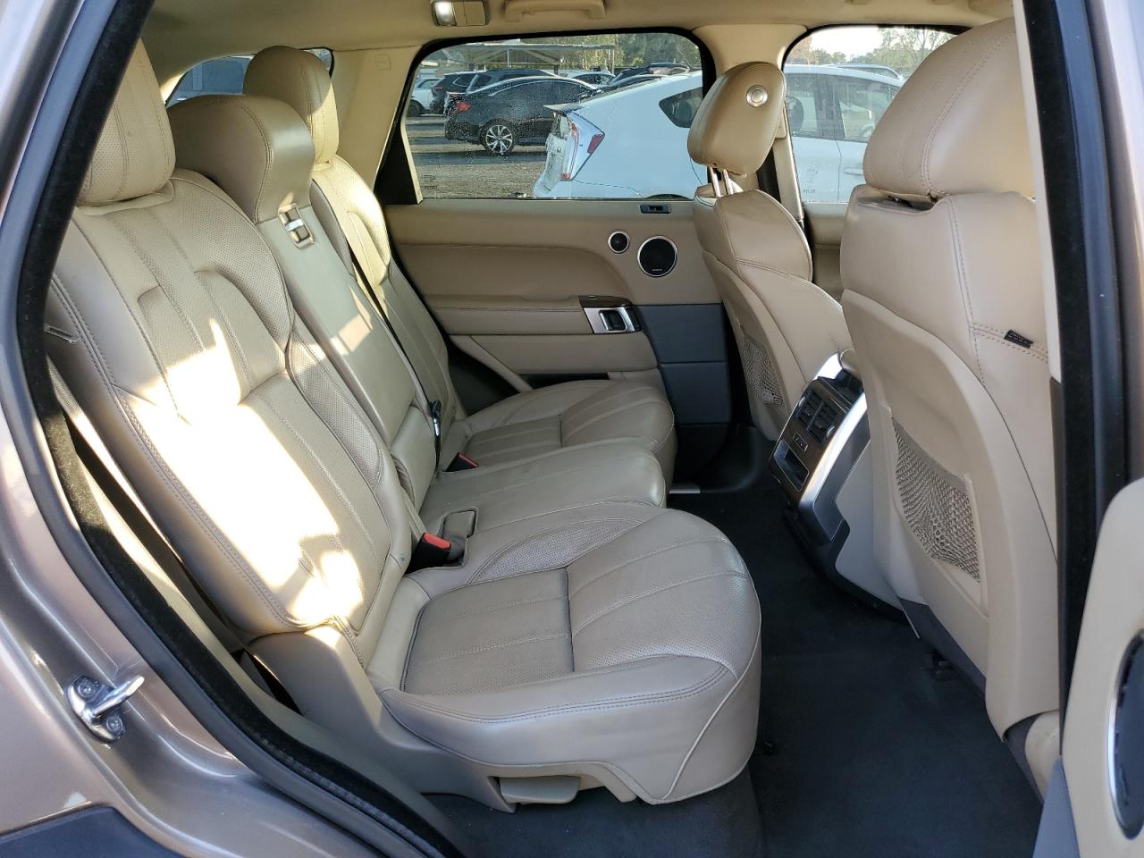 2016 Land Rover Range Rover - Image 11
