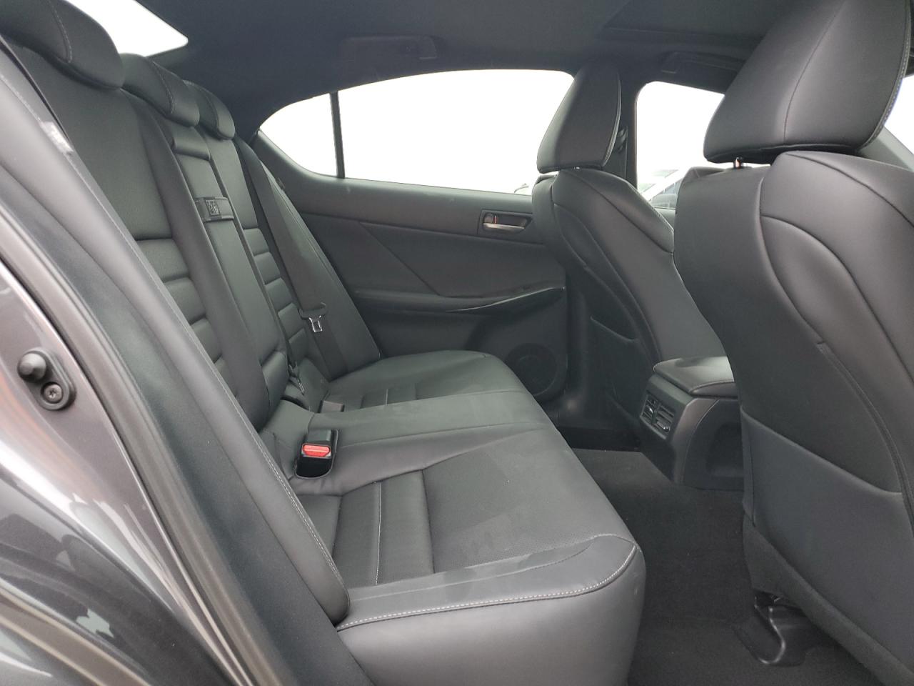 2023 Lexus IS - Image 10