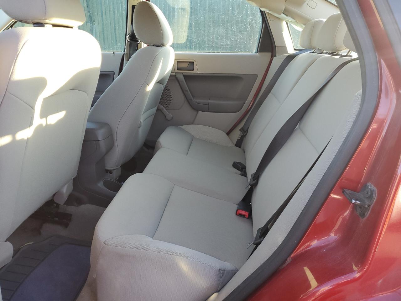 2010 Ford Focus - Image 10