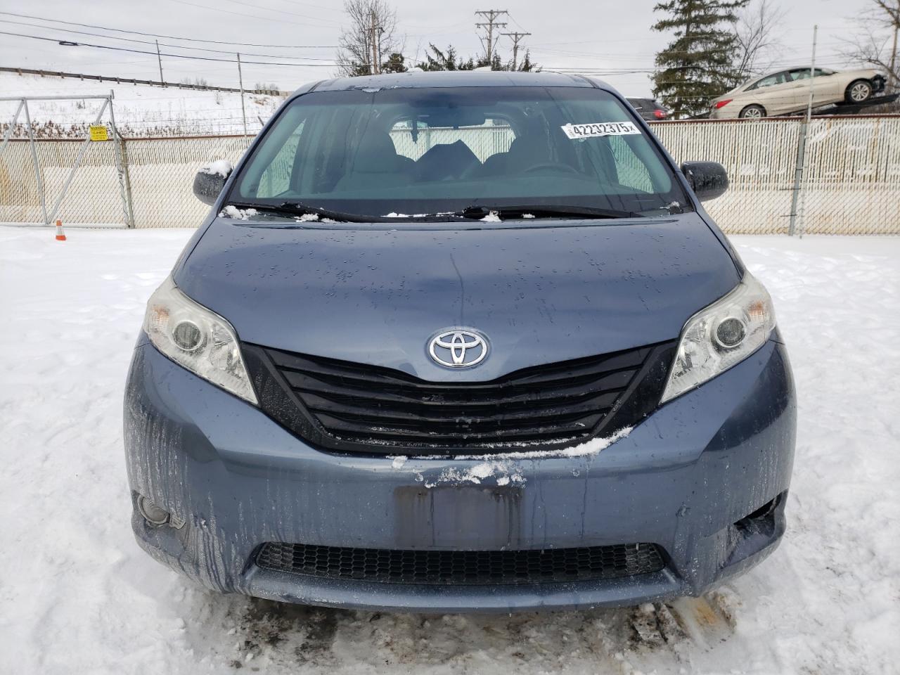 2015 Toyota Sienna - Image 5