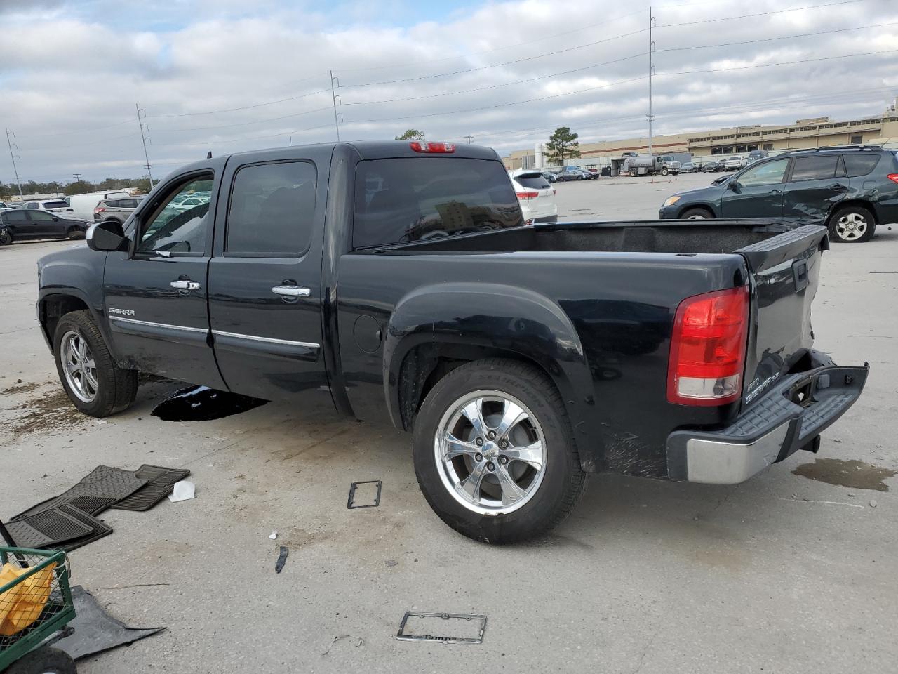 2011 GMC Sierra - Image 2