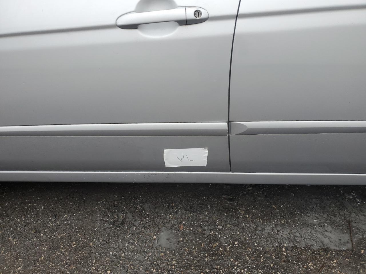 2004 Kia Spectra - Image 12