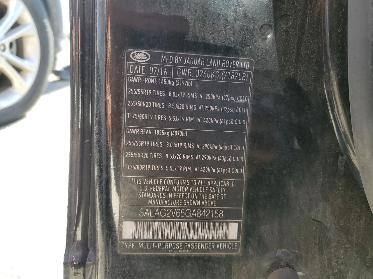 2016 Land Rover LR4 - Image 13