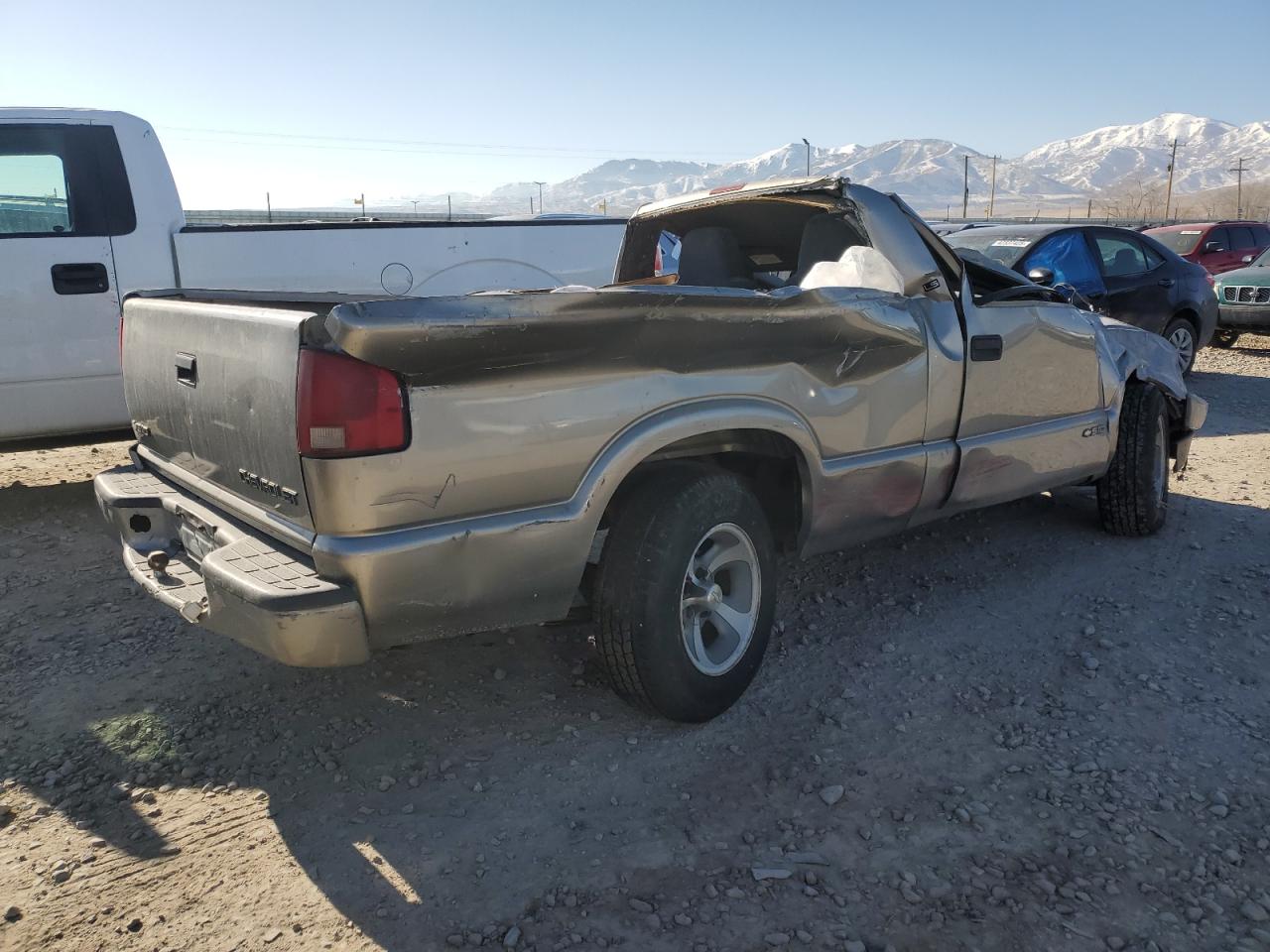 2001 Chevrolet S-10 Pickup - Image 3