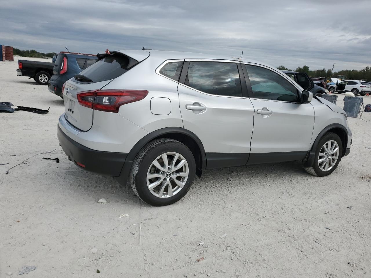 2020 Nissan Rogue - Image 3